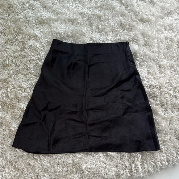 Aritzia Dresses & Skirts - Aritizia Babaton black skirt size 0